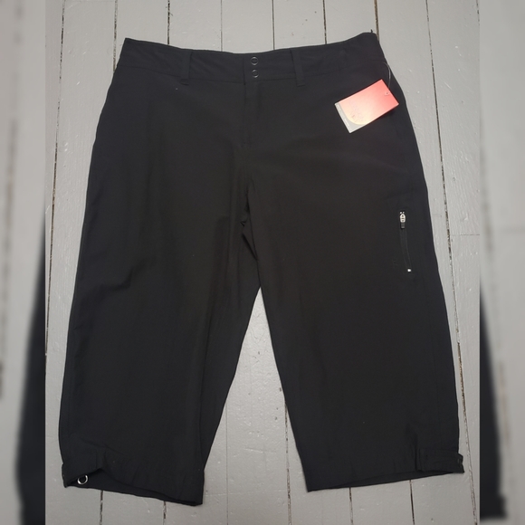Danskin Now Pants - Danskin black Capri Danskin Now Pants - Danskin black Capri